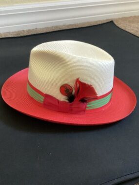 Men's Two-Tone Straw Fedora Hat in White and Red with Green Trim